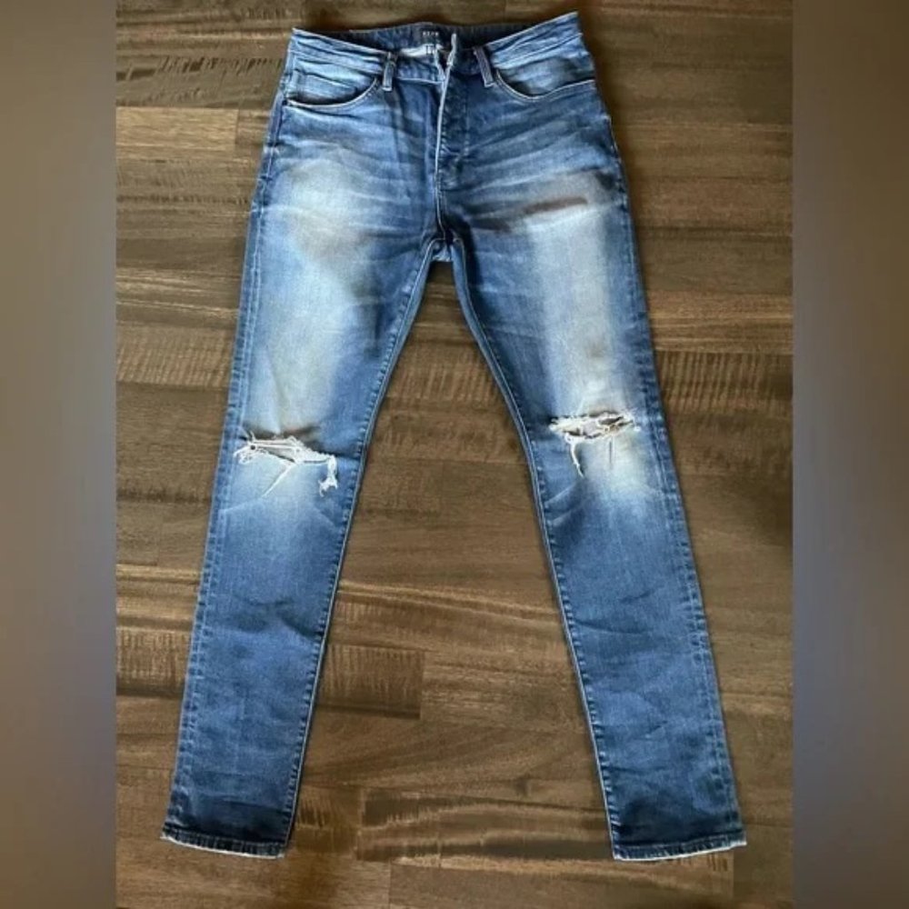 NWOT Neuw Demim - Distressed Ray Tapered - Size: 31/34